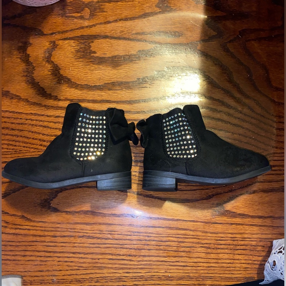 Girls Toddler Size 6 ankle booties